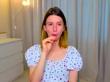 fellissamissa — Goal : Hello! Do you want to see my new outfit?  Heeey, I'm Felia, these are my first days here and even if I'm #new, I'm trying my best #skinny #18 #teen #feet   [16 tokens remaining]