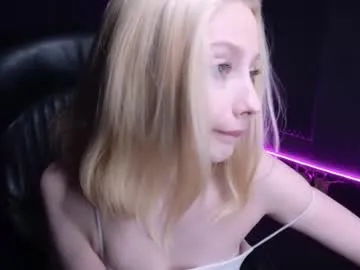fluffy_cloude — I am Fluffy and its my 1st day on CB <3 Follow me and help me reach 25 thumbs up <3 // GOAL: air kiss for u [20 tokens left] #shy #new #teen #18 #smalltits