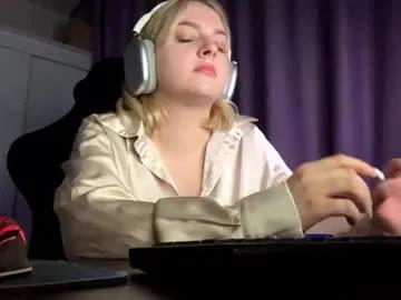 foxylure — Goal: Big smile | ..call me Lucy! #new #shy #teen #18 #young. [0 tokens remaining]