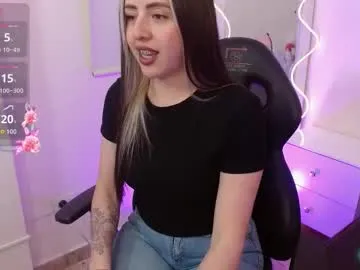 giaa_tay — GOAL:    finger  in pussy [69 tokens remaining] play with my patterns 55,111,222,333,500 for make me moan and wet #bigboobs #latina #teen  #bigass #natural