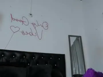 giiny_ — Destroy Pussy and Squirt  #squirt #fuckmachine #hairyarmpits #latina #smoke [333 tokens remaining]
