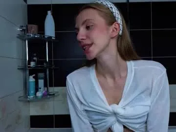 glennabeale — Hi, I'm Mia! Today I have a wet surprise for you all, guys! Goal: Good morning, sweetie^^ #smalltits #sport #mistress #muscle #athletic Help me dial 99 likes (1 minute of control over the thumb up) ^