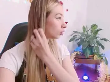 hannah_026 — HI LOVERS!! WELCOME MY ROOM  #teen  #milk #smalltits  #skinny  #puffynipples [2000 tokens remaining]