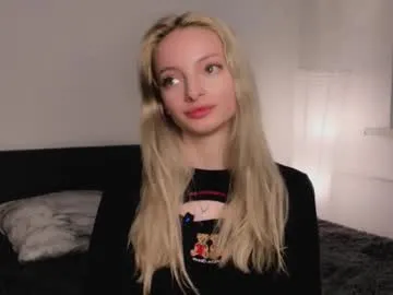 hypno_eyes_babe — Hey CB! im Kate ntmu, it's my first day here: show my tongue #18 #new #teen #shy #young [10 tokens remaining]