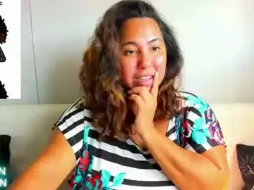 isobel_adams20 — Sin apuros, solo tu, yo... y la magia de este rato  - No soy un fuego ms... Soy el Incendio que no se olvida  - #bigass #bigboobs #bignipples #latina #lovense