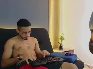 jaybrown_1 — GOAL: 1 finger in the ass * 3min [13 tokens remaining] Welcome my room horny is darling  #master    #ebony   #cum    #feet    #bigcock