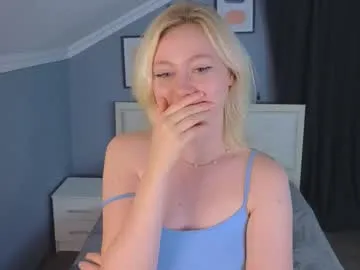 jennie_bond — Hi guys this is my first day here! Goal - Air kiss  #shy #new #smalltits #18 #young [44 tokens remaining]