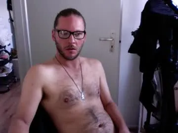 jizzonglasses2 — Freechat on Chaturbate