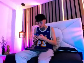 johnsonisaac94_ — #bigcock #cum #bi #gay #skinny [700 tokens remaining]
