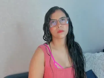 keily_florez — Get naked! Ntmu guys!Promo spanks x 5 tkns . #mature #feet #natural  #latina #bigass [25 tokens remaining]