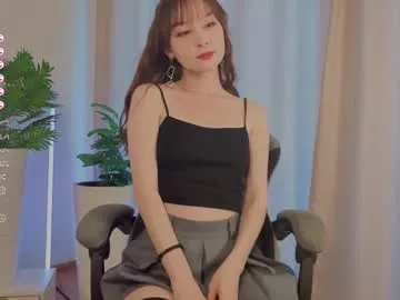 kerikloon — GOAL: Take off my top / bra [148 tokens remaining] Welcome to my room! 