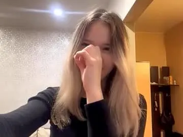 kieshabranner — Goal: a little shy dance  :) / I'm Kimi , literally my first stream, hehe #new #shy #cute #petite #natural [15 tokens remaining]