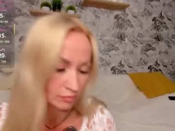 kirasun_ — Ass in oil [52 tokens left] Hi, I'm Kira, I'm experienced and sexy  #mature #milf #new #feet #blonde