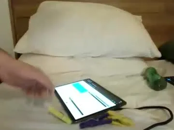 kiwioncam25 — Kiwioncam25's room #slut #bi #anal #cum #c2c #ready