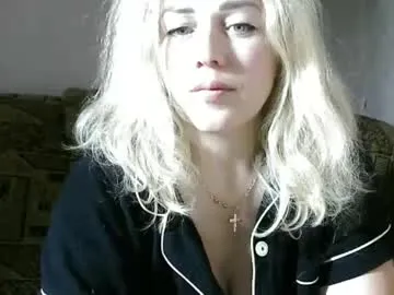 ksenia_milfa — Welcome to my room!  Goal: support me [35 tokens remaining]