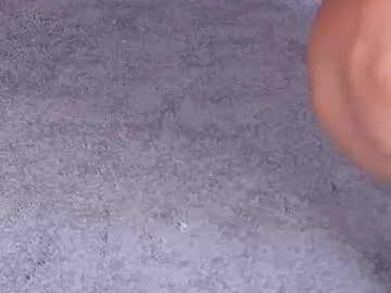 kyliekroftt — Let your little girl take care of you daddy, spoil this pussy and make it squirt with 111/222/333  // GOAL: Tease my pussy and make it wet [77 tokens left] #natural #feet #shy #smalltits #deepthroat