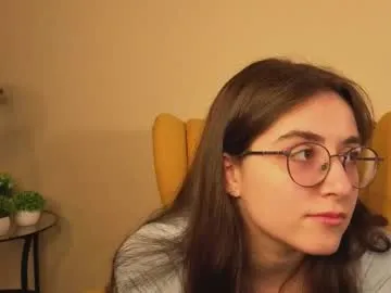 lekishaoderkirk — Hello my name Luna* Hot foto for 1 like*  Goal -ass massage #shy #18 #new #feet #natural [89 tokens remaining]