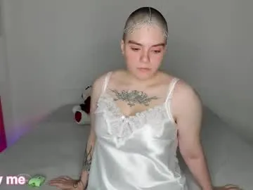 len_be — Hello world   #new #18 #shy #tattoo #bigboobs [14 tokens remaining]