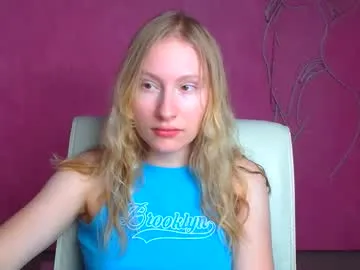 leylaice — GOAL: Dance [314 tokens remaining] Welcome to my room! #shy #blonde #skinny #teen #feet