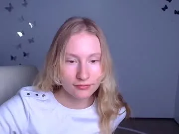 leylaice — GOAL: Dance [296 tokens remaining] Welcome to my room! #shy #blonde #skinny #teen #new