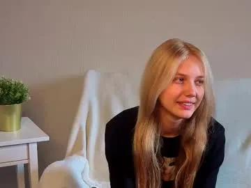 lil_tasty33 — GOAL: Good Start [95 tokens remaining] <3 #feet #blonde #shy #skinny #new