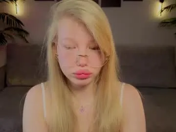 lililok101 — GOAL  : Show sexy legs         Trying out domi for the first time! Read the description to learn more about me!!! #blonde #natural #18 #german #hairy [44 tokens remaining]