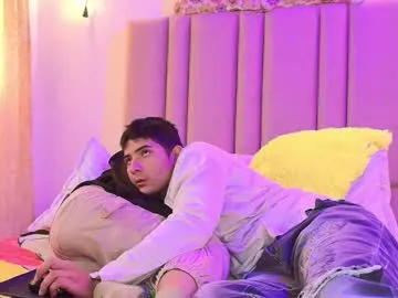 lilith_and_draven — GOAL: jerk off 5 min [200 tokens remaining] Welcome to my room! #cum #slim #squirt #couple #new #18 #smalltits