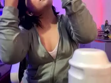 lilithstar_666 — GOAL: Deepthroat [300 tokens remaining] Help this sexy girl to cum  #new #natural #feet  #bigass #curvy