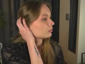 lisa_schiele — Play with lips closecam [33 tokens left] #natural, #bigass, #lovense, #new,  #french