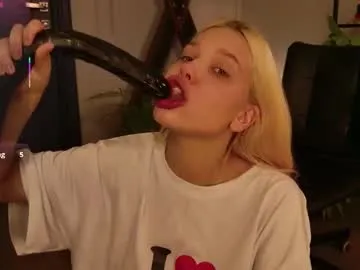 logic_404 — lick fingers after pussy #blonde #c2c #skinny #bigass #young [17 tokens remaining]