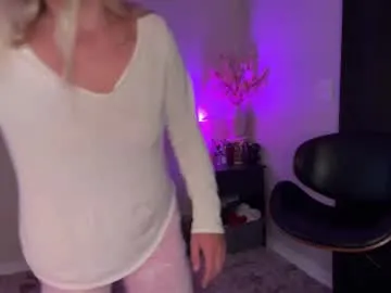 lovely_megan20 — Come chill  [378 tokens left] #bigboobs #bigass #curvy #teen #flexible #athletic