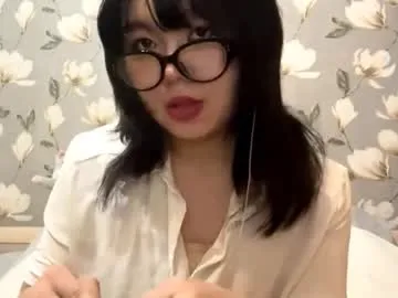 lunaraus — Goal: maybe lick my sweet fingers? Hi, I`m Yuna, and I`m #new here #cute #young #18 #asian [25 tokens remaining]