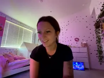 luvkendall — Hello its my first day ! Bottoms off #new #18 #teen #young [450 tokens remaining]