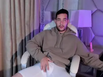 maatt_de_luca — GOAL: Get full naked [90 tokens remaining] make me cum with your tips  #Cum #Anal #Bigcock #feet #Bigass