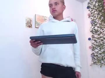 maiky_jeans — show hard cock [39 tokens left] #bigcock #ass #anal #new #twink