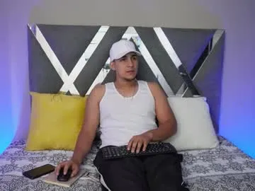massimo_vidal — Plug Anal -Erotic cock And hard [200 tokens left] #cum #bigcock #daddy #young #muscle