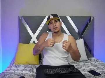 massimo_vidal — Plug Anal -Erotic cock And hard [200 tokens left] #cum #bigcock #daddy #young #muscle