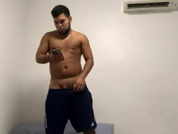 mauroo2025 — Freechat on Chaturbate