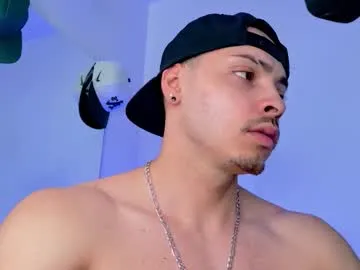 maxwell_dupont — Playing with cock   #bigcock #pvt #feet #latino  #muscle [500 tokens remaining]