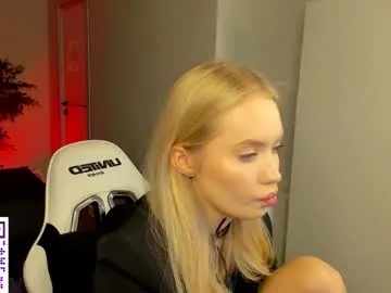 melanie_ryer — Hello love! [15 tokens left] Hello everyone, my name is Melanie!Thanks for the 10,000 subscribers, I love you very much! #shy #new #blonde #18 #feet