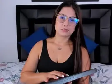 mia_fox3 — Goal: Naked 5 minutes #squirt #new #latina #natural #smalltits - Next Goal: Sexy naked dance