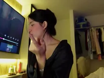 miin_junn — GOAL: masturbate over clothes [42 tokens remaining] Welcome to my room! #ass #lovense #new #teen #cute