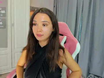 missimoore — Hi, I'm Jasmine, this is my second day here Goal:take off shorts and show ass [97 tokens remaining]