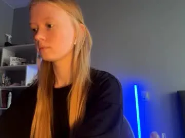 mittietonge — hii, how are you dooooing today? GOAL:  Hello how are you doing?! #new #teen #student #18 #blonde [0 tokens remaining]