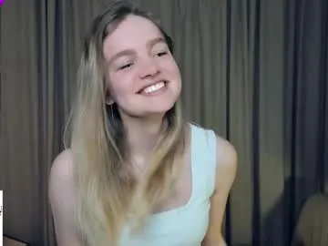 moonperedz — GOAL: Gently touch my collarbones [17 tokens remaining] Welcome to my room! #teen #new #shy #bigboobs #18