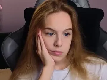 nanami_v02 — TOPLESS AND PLAY TITS [200 tokens left] #blonde #cute #18 #skinny #natural