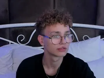 nathan_curl — GOAL: Cum on camera [499 tokens remaining] Welcome to my room! #18 #anal #young #gay #feet