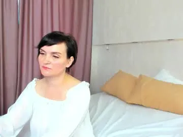 nicole_wans — GOAL: Show panties [33 tokens remaining] Hey im Nicole and new here #new #milf #curvy #mature #nonude