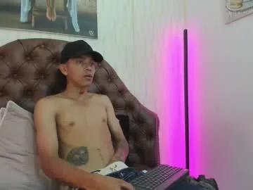 noah_blake0 — naked [200 tokens left] #bigcock #new #young #latino #straight