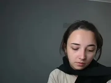 olivia_oliv — GOAL: Change clothes [157 tokens remaining] My room is comfortable! #teen #nonude #feet #cute #hair